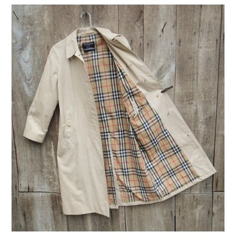 Vêtements d’occasion « impermeable burberry 